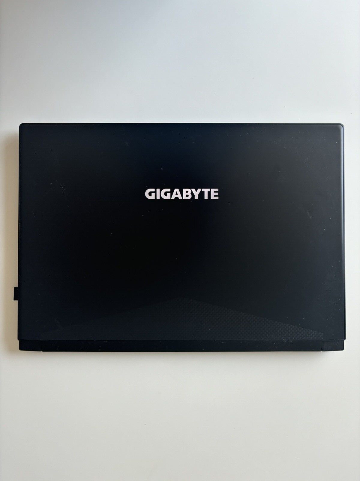 Giga-Byte Technology Aero 15X v8-BK4 15″ Ultra Slim Gaming Laptop 144Hz IPS Anti