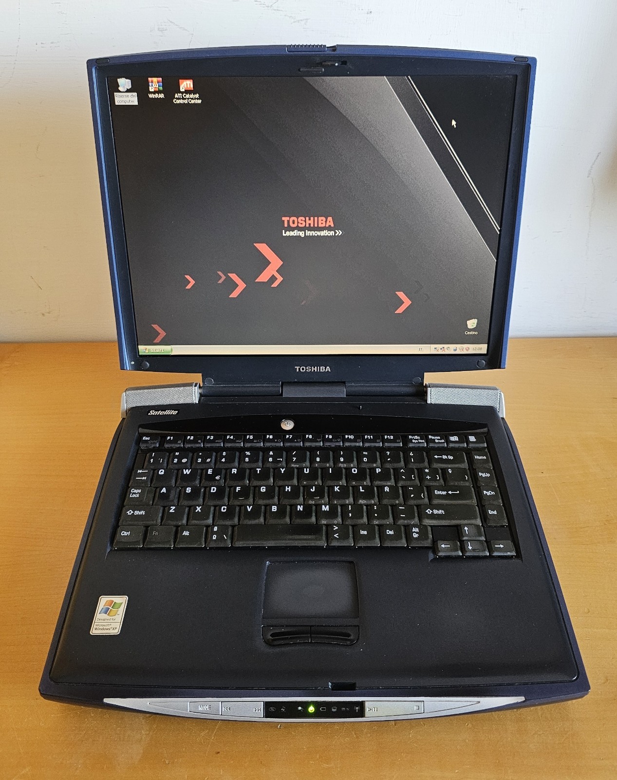 ToshibaS1900 Intel Pentium 4 Ati Radeon Windows 98/XP DualBoot PC