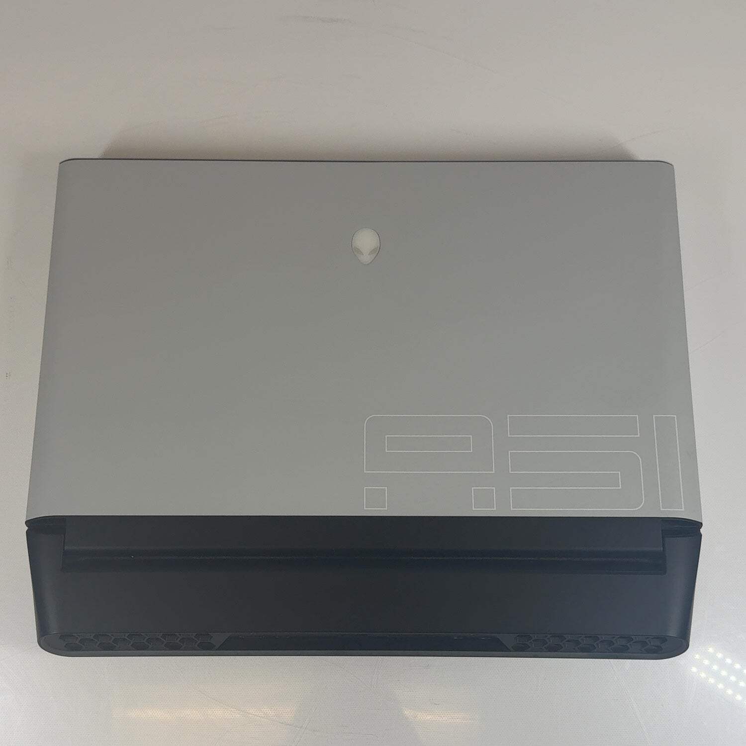 Alienware Area-51m R2 17.3″ i7-10700k 3.8GHz 16GB RAM 1TB SSD GeForce RTX 2070 S
