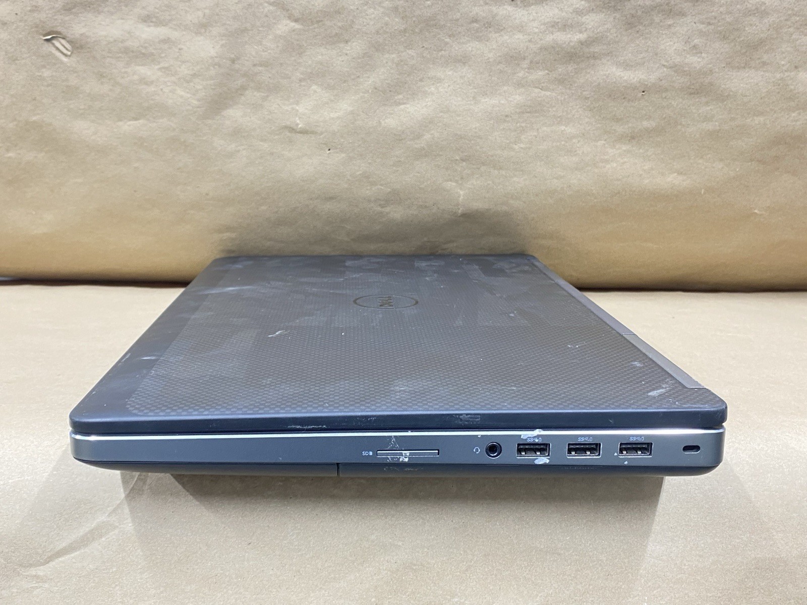 Dell Precision 7520 – 16″ 3840*2160 – E3-1575M – 8GB – 256GB – Win 10 – READ