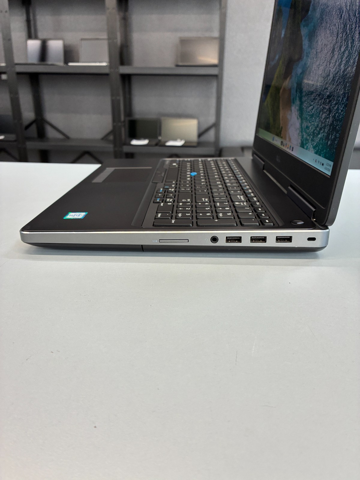 Dell Precision 7510: 15.6″ (4k) / i7-6920HQ / RAM 48Gb / Quadro M2000M / SSD 1Tb