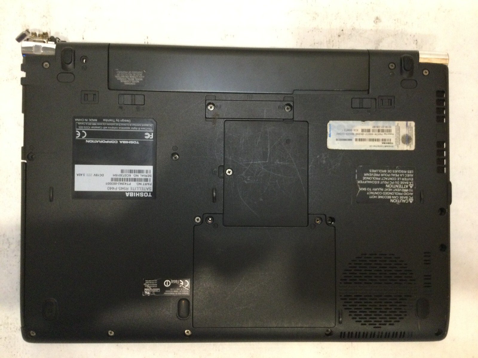 Toshiba Satellite R945-P440 / Intel Core i5-3210M @ 2.50GHz / (MISSING PARTS!)MR