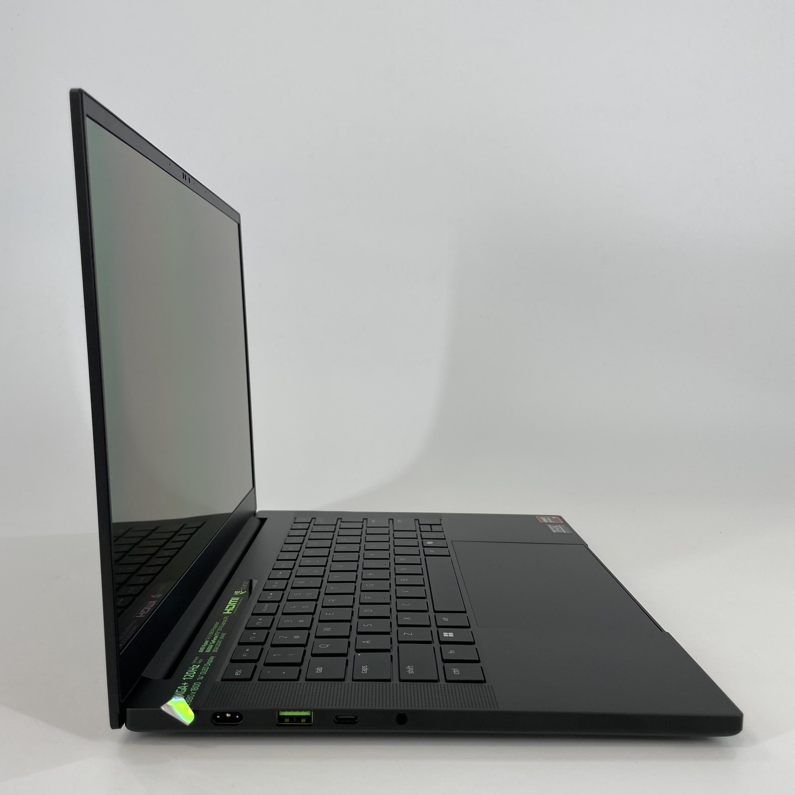 Razer Blade 14 120Hz QHD+ Ryzen AI 9 365 32GB 1TB SSD RTX 5070 Very Good