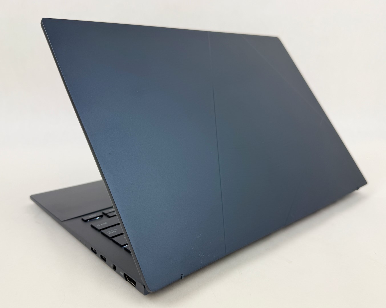 ASUS Zenbook 14 UX3405MA-PH77 14” 3K 120Hz OLED Touch Ultra 7 155H 32GB 1TB W11H