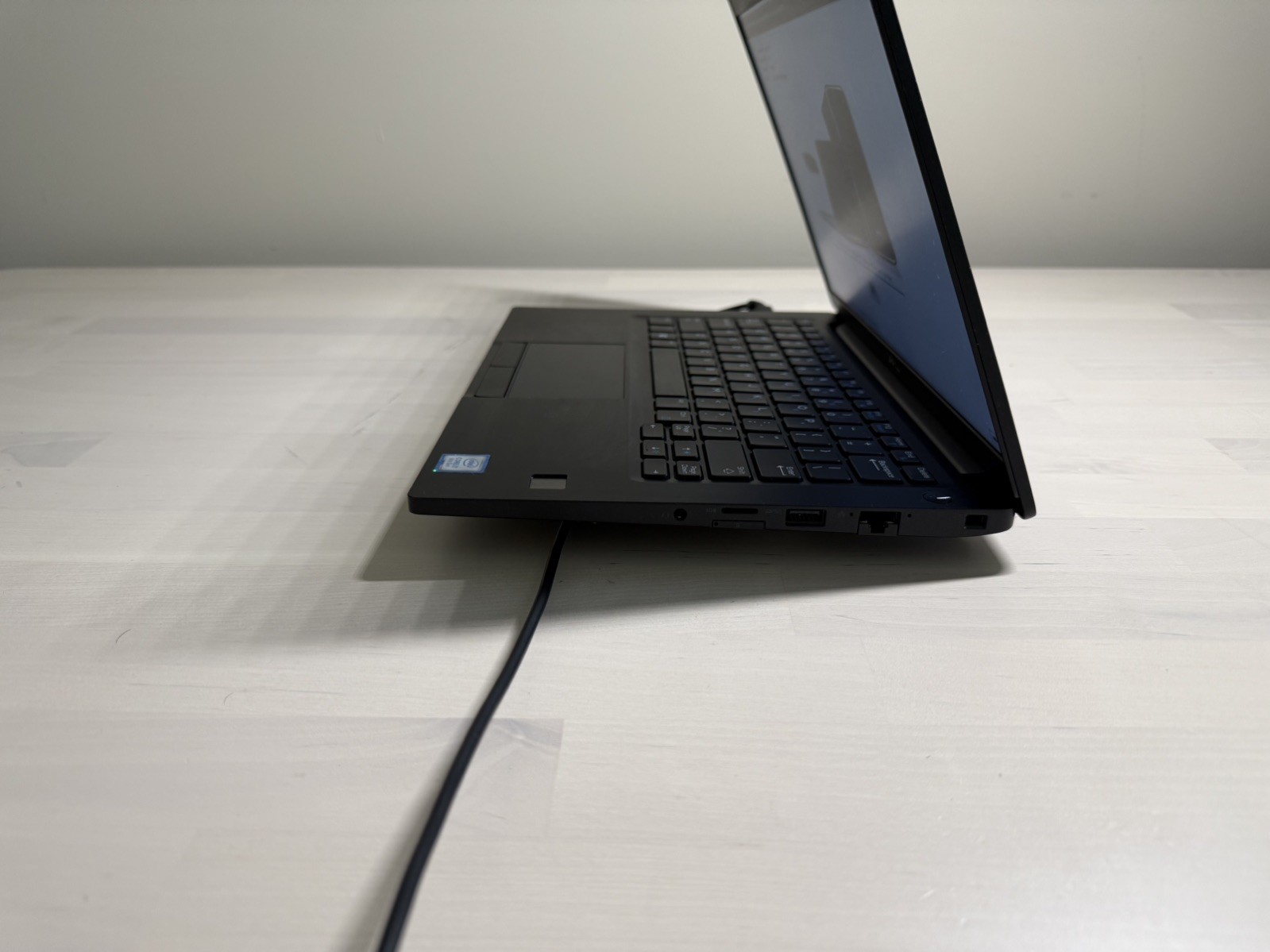Dell Latitude 7390 Laptop Intel Core i7 8th Gen No HD/OS/AC Adapter