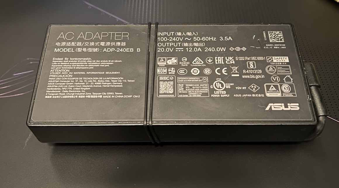 ASUS ROG Zephyrus Duo 16 (RTX 4090, 2TB SSD, Ryzen 9 7945HX, 32GB DDR5)