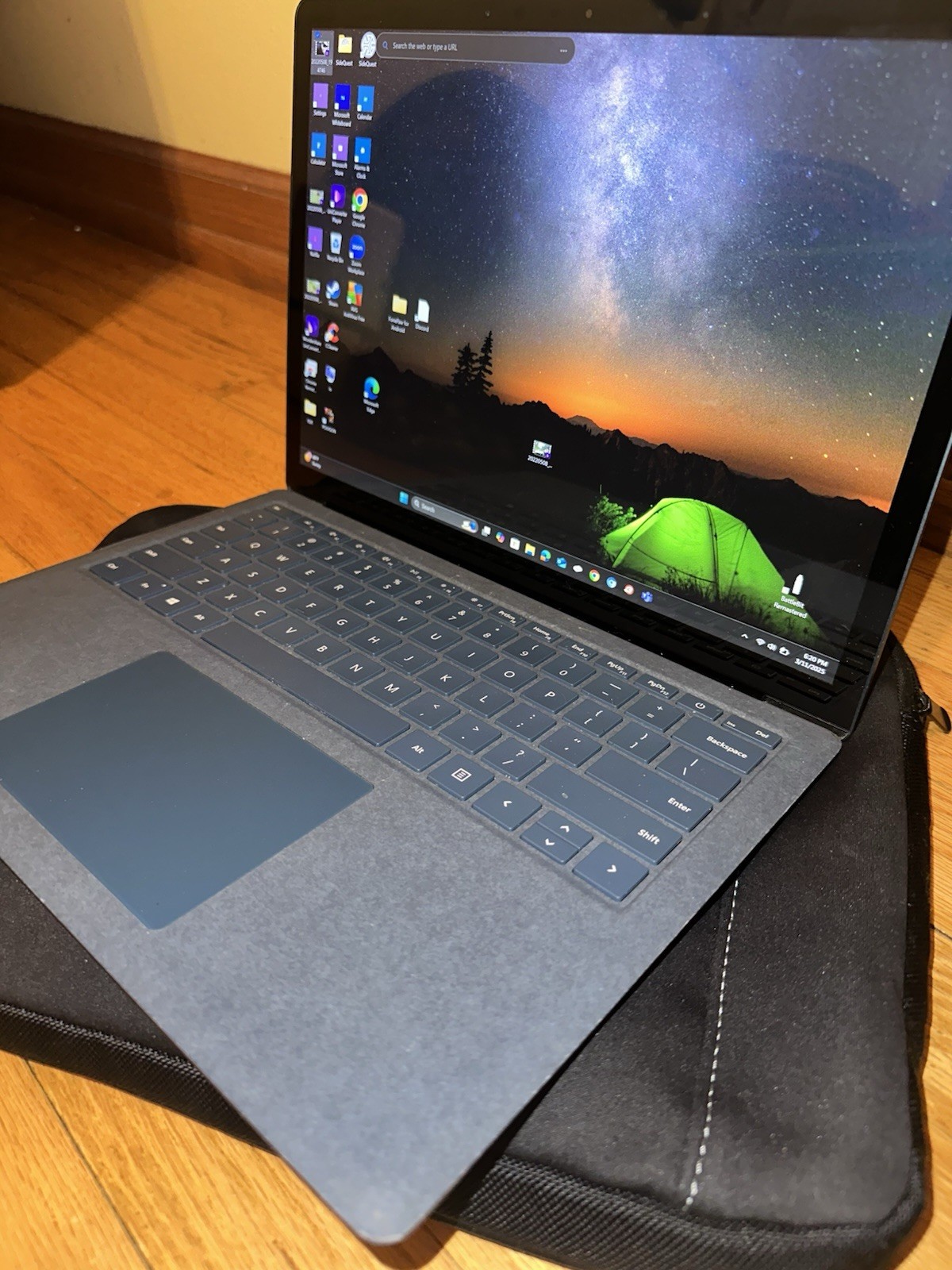 Microsoft Surface Laptop 13.5 inch (256 GB, Intel Core i5 7th Gen., 2.50 GHz,, 8