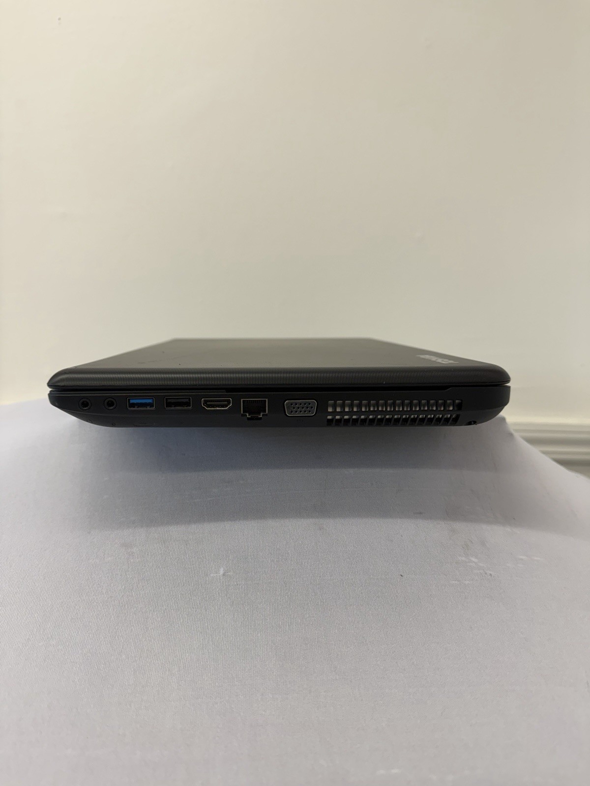 Toshiba Satellite C55-A5190 Laptop – Intel – RAM 4GB – Read Desc