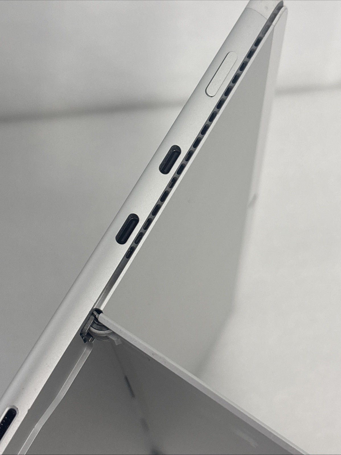 Microsoft Surface Pro 8 13″ (256GB, Intel i5 11th, 16GB, LTE) Platinum *Read*