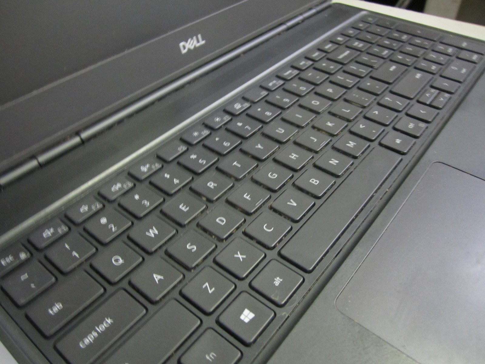 Dell Precision 7550 Xeon W-10855M 2.80GHz 32GB 512GB M2SSD Ubuntu Laptop +AC REA