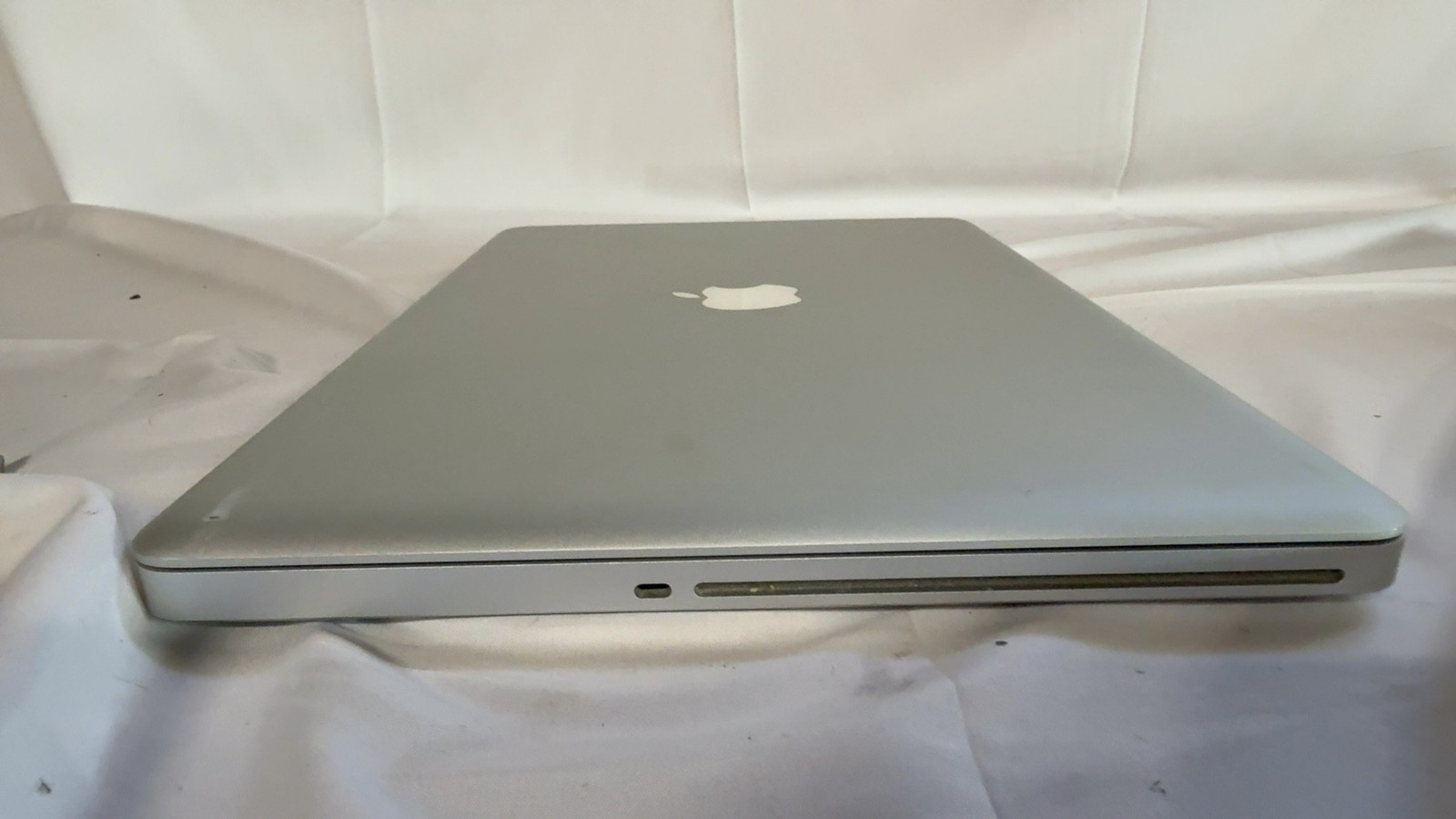 Apple MacBook Pro 2.4 GHz Mid-2010 Core i5 4 GB DDR3 320 GB HDD 15.4″