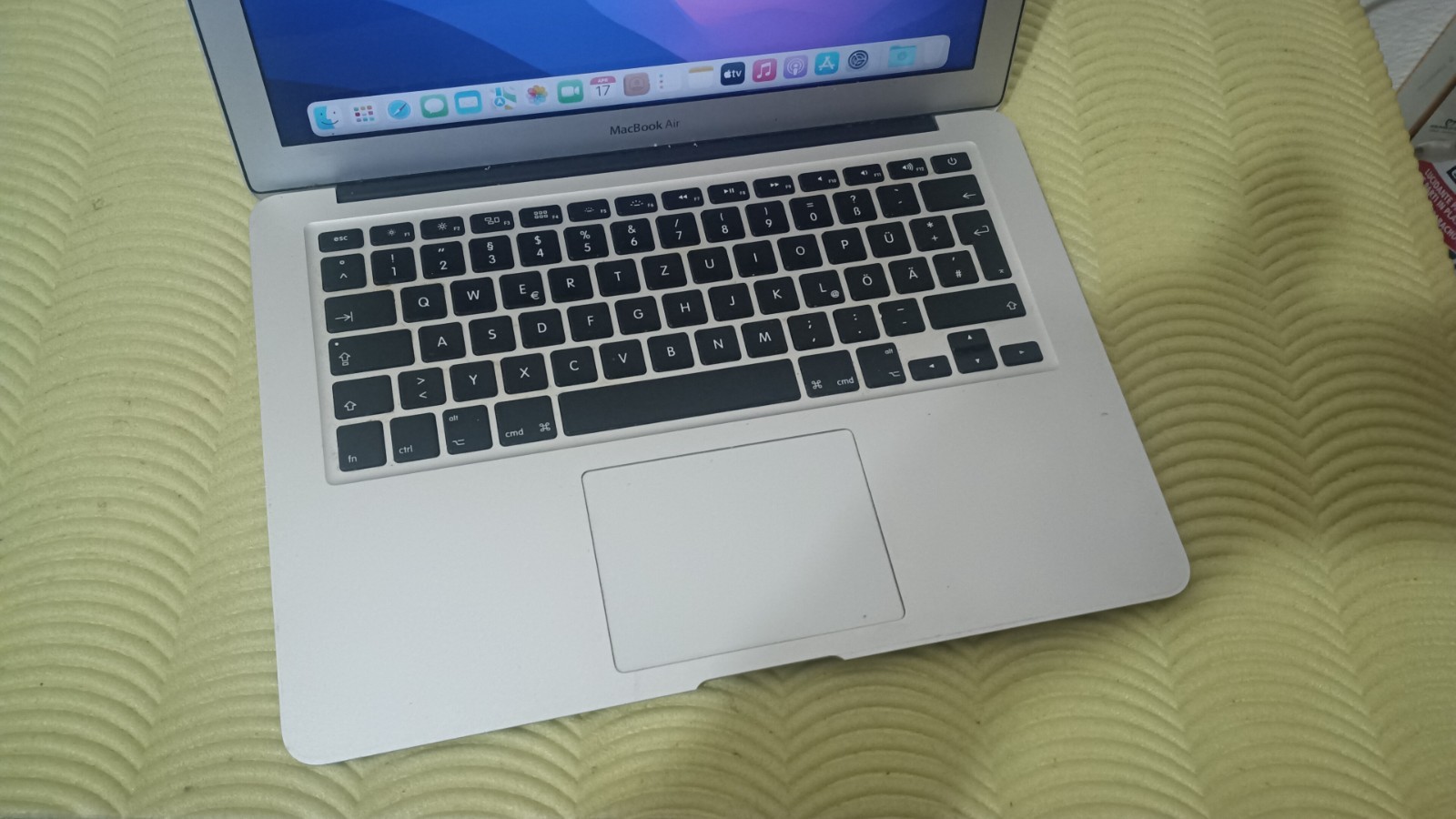 macbook air a1466 13″ 2012 i5 4GB 256gb ssd OSX CATALINA