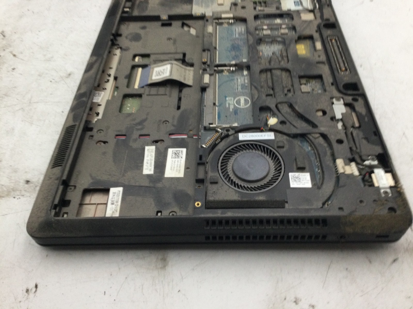 DELL LATITUDE E5450 – FOR PARTS – INTEL I3 – 4GB RAM – MISSING PARTS – READ – BB