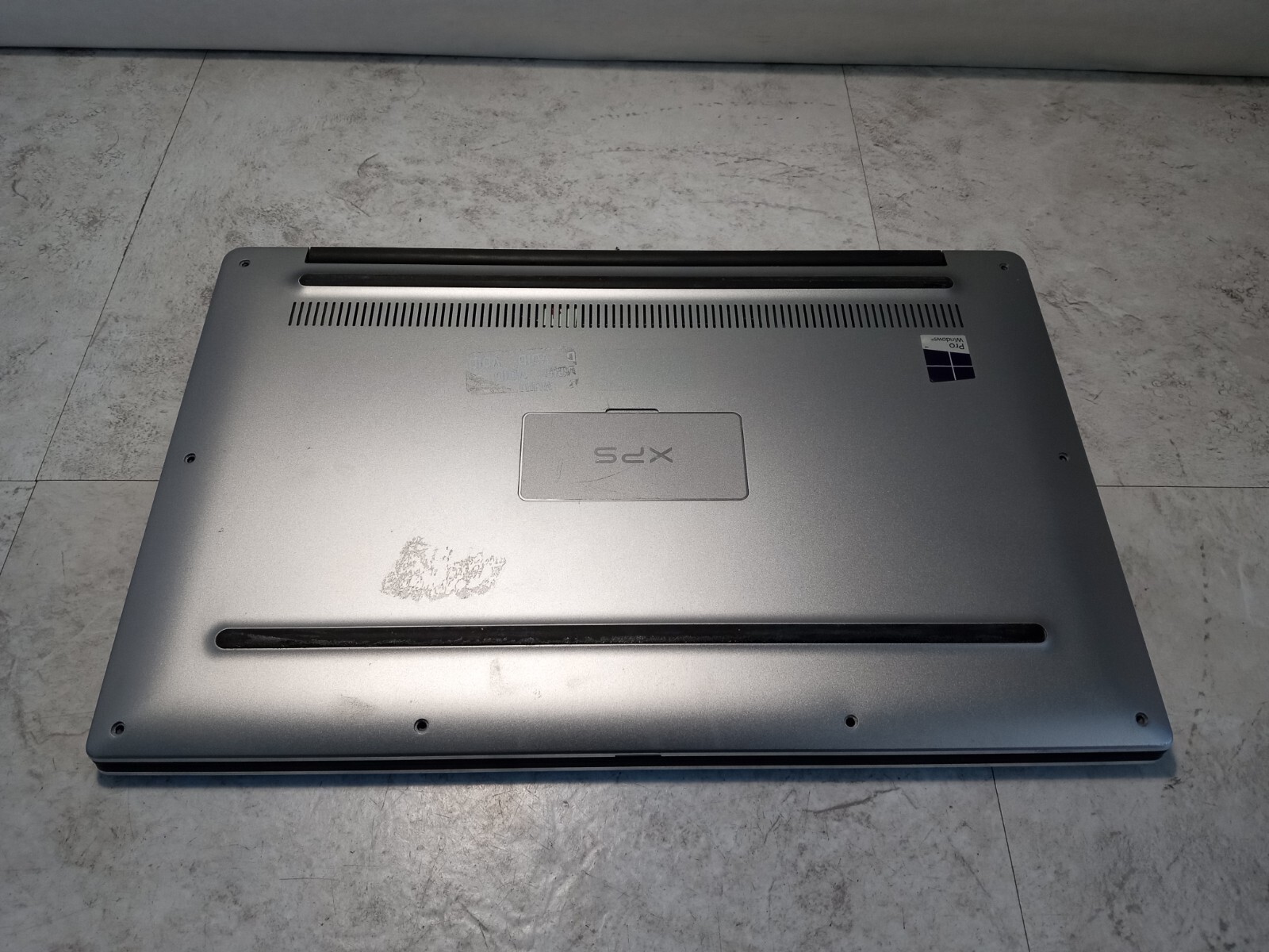 Dell XPS 13 9350 13.3″ QHD Touchscreen Intel i7-6500U 8GB RAM – POWER DEAD -RR