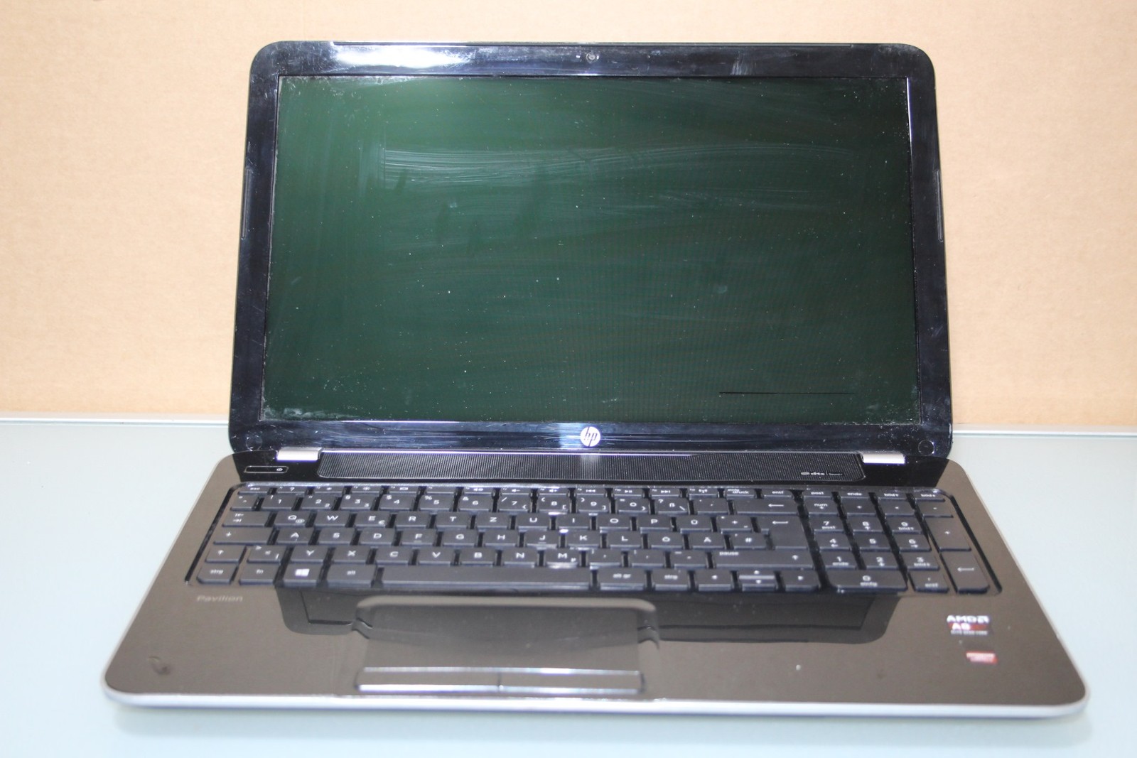 HP Pavilion TPN-0121 Notebook AMD A8 Raedon Faulty!