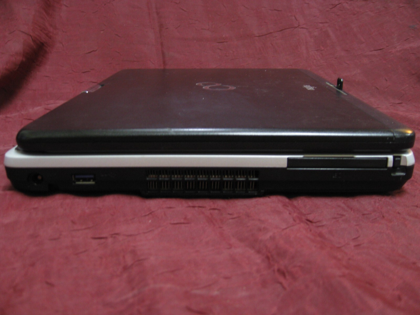Fujitsu Lifebook T731 i3-2330M 2.2GHz 4GB 250GB HDD Touch Webcam Laptop NO OS