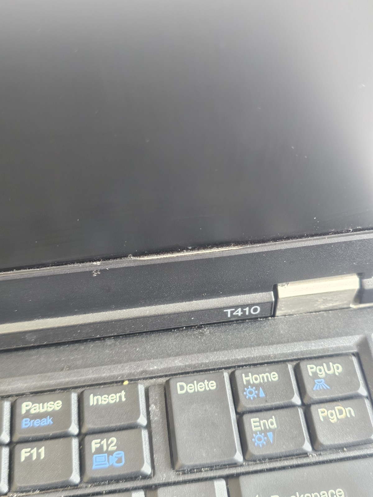 Lenovo ThinkPad T410 Laptop – Intel i5-M520 – 4GB RAM – NO HDD/OS – READ
