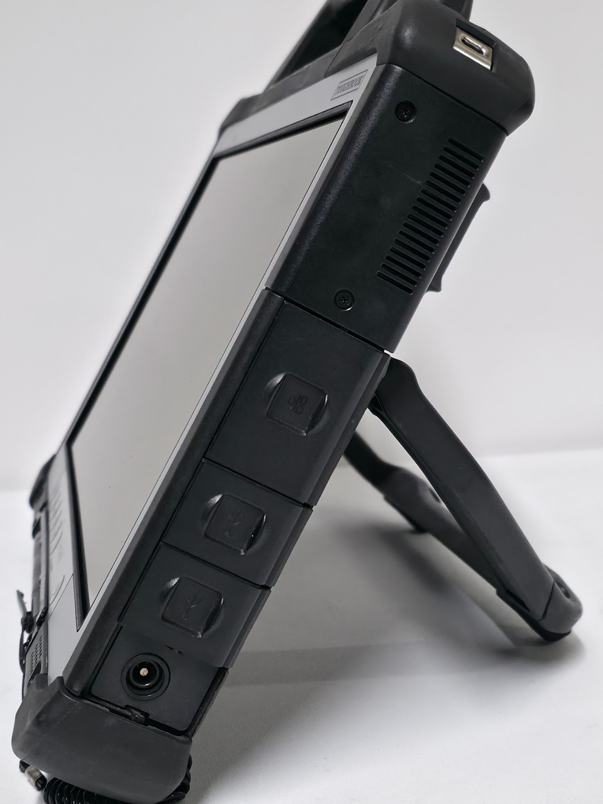PANASONIC TOUGHBOOK CF-D1 MK3 13.3″ TOUCH i5-6300U 2.40GHZ 8GB 500GB WIN10
