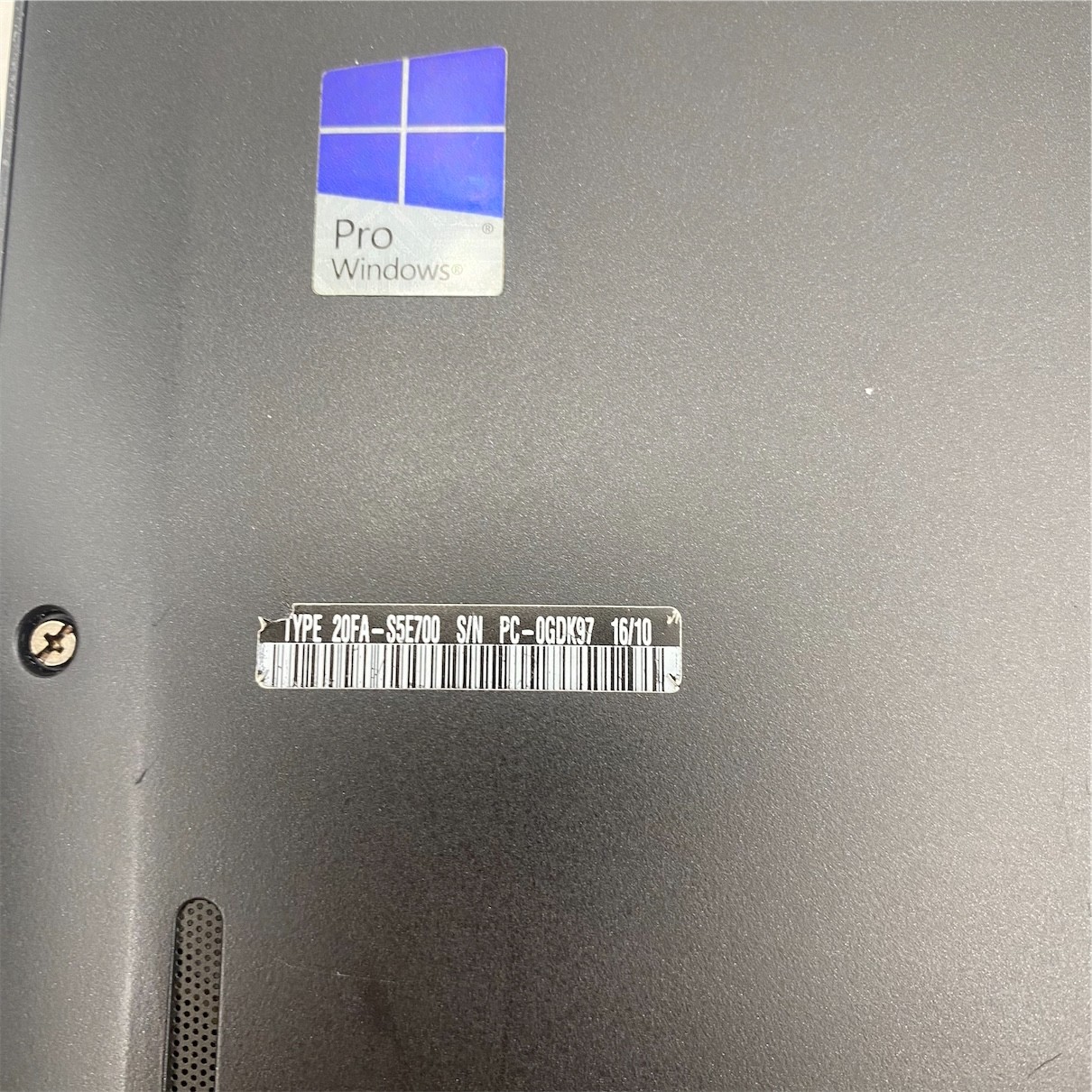 Lenovo ThinkPad T460s i7-6600U 8GB RAM 180GB SSD “scratches”