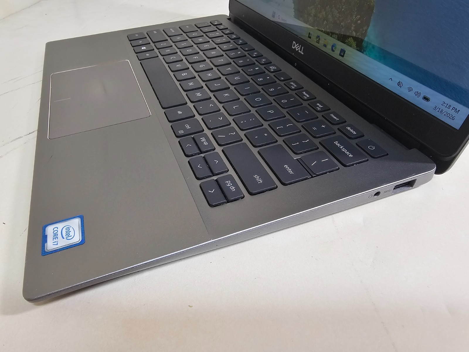 Dell Latitude 3301 Laptop – 1.8 GHz i7-8565U 8GB 256GB SSD Wi-Fi Cam 13.3″ – SP1