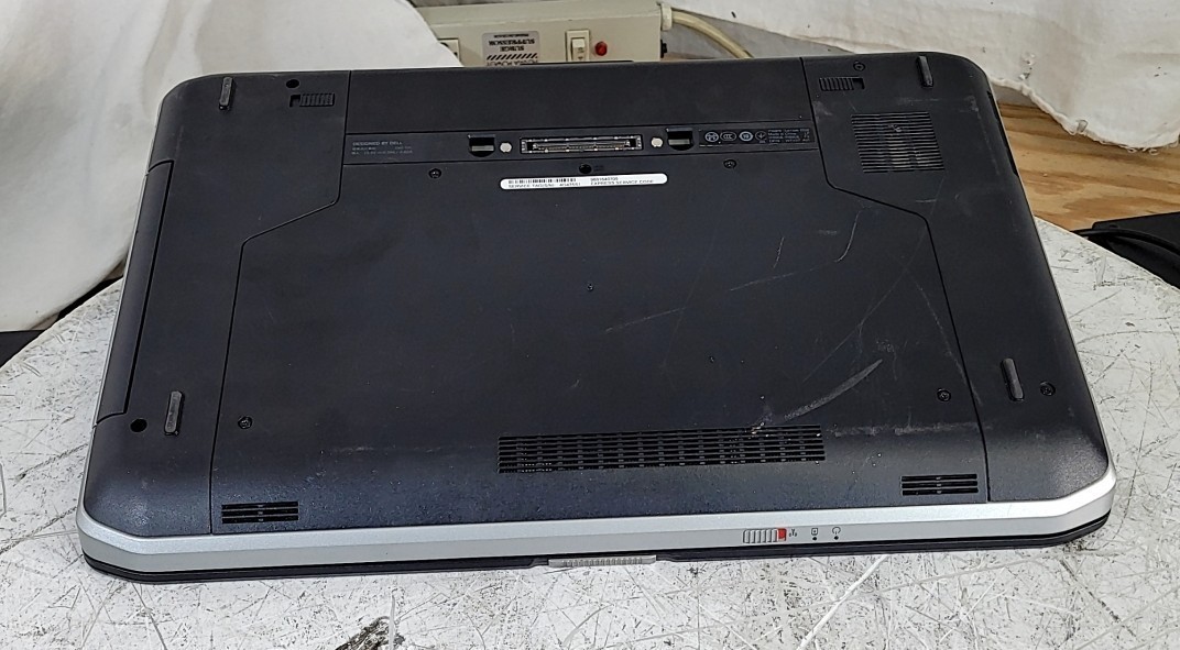 DELL LATITUDE E5520 Laptop Core I5-2520M 4GB SEE NOTES
