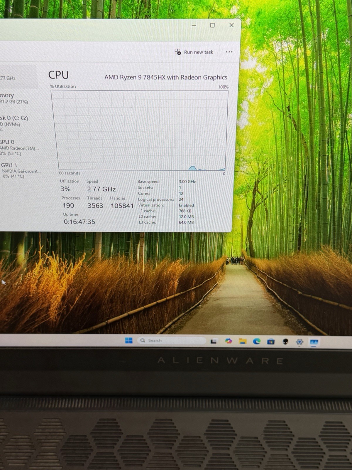 Alienware m18 R1 18″ AMD Ryzen 9 7845HX GeForce RTX 4070 16GB RAM 512GB NVMe SSD