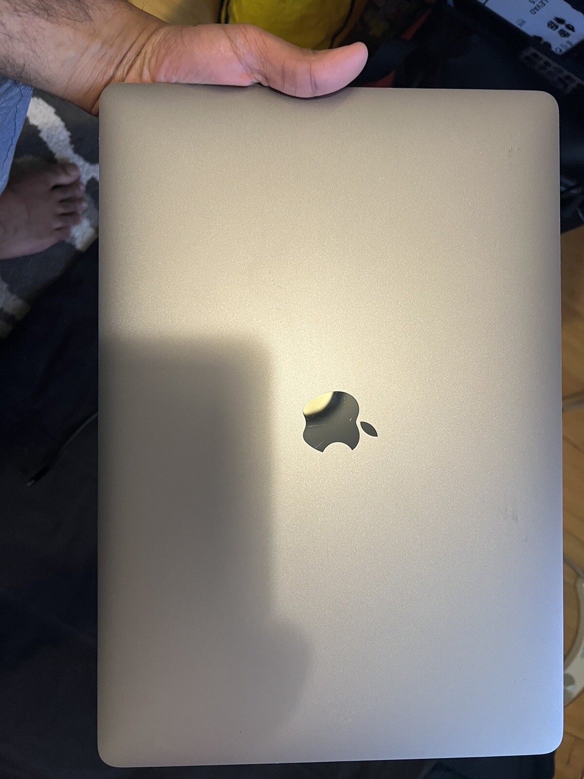 A1990 SPACE GRAY OEM LCD USED GRADE B PLEASE SEE PICTURE BEFORE BUYING