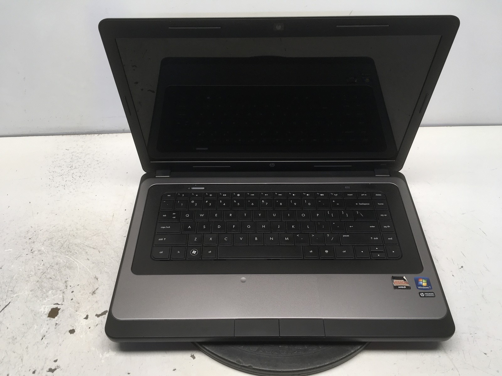 HP 2000-425NR AMD E-300 1300MHz 8 GB NO HDD No Batt