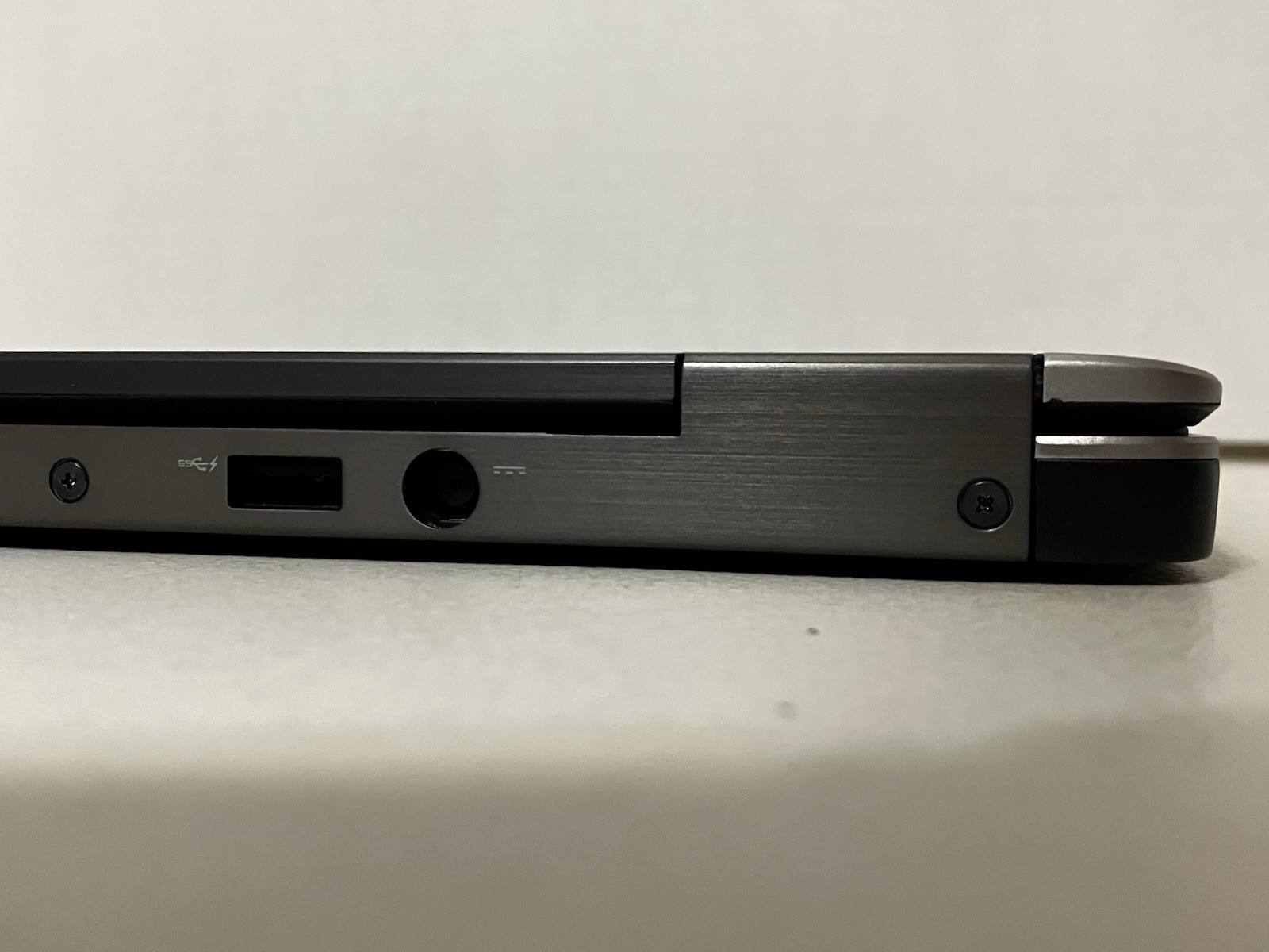 DELL LATITUDE E7240 Laptop i5-4300U 8 GB 256GB SSD *Dual-Boot* Win10 Pro Linux