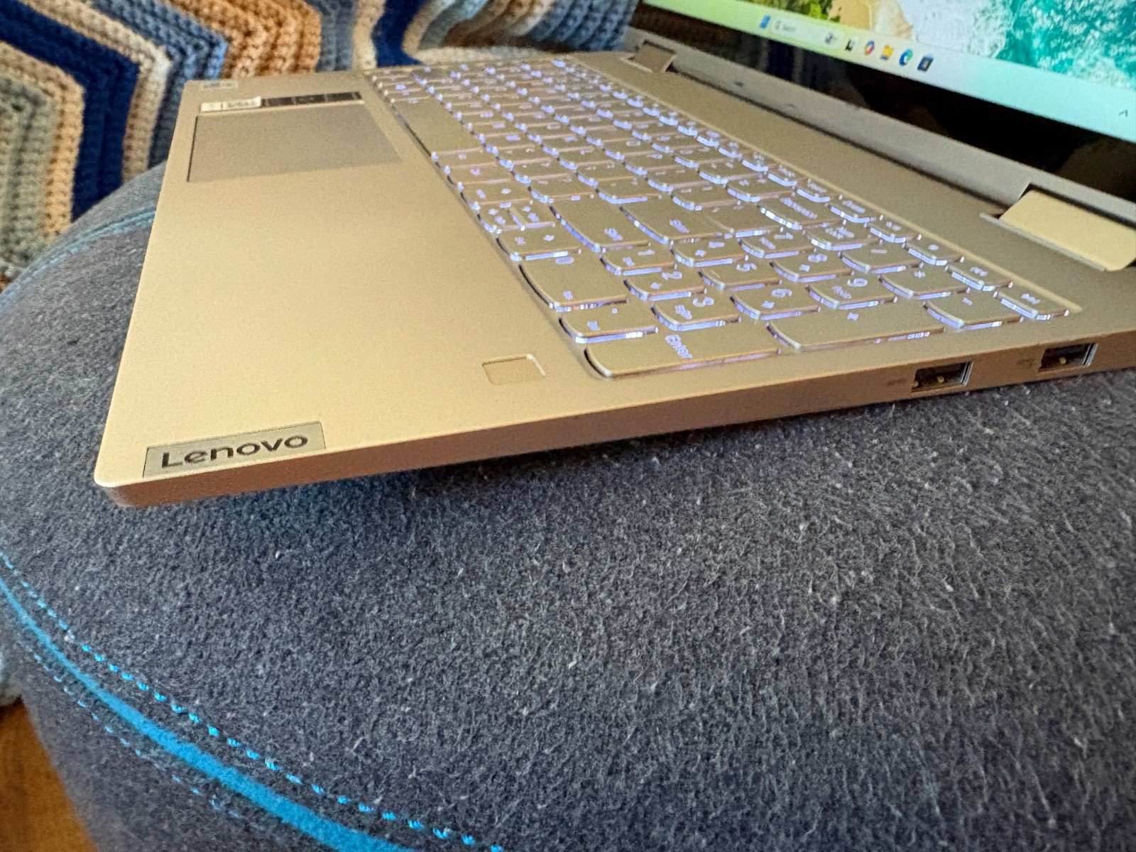Lenovo Yoga C740 2-1 Touchscreen i7 10th Gen/12gigs/ 512SSD—–cosmetic
