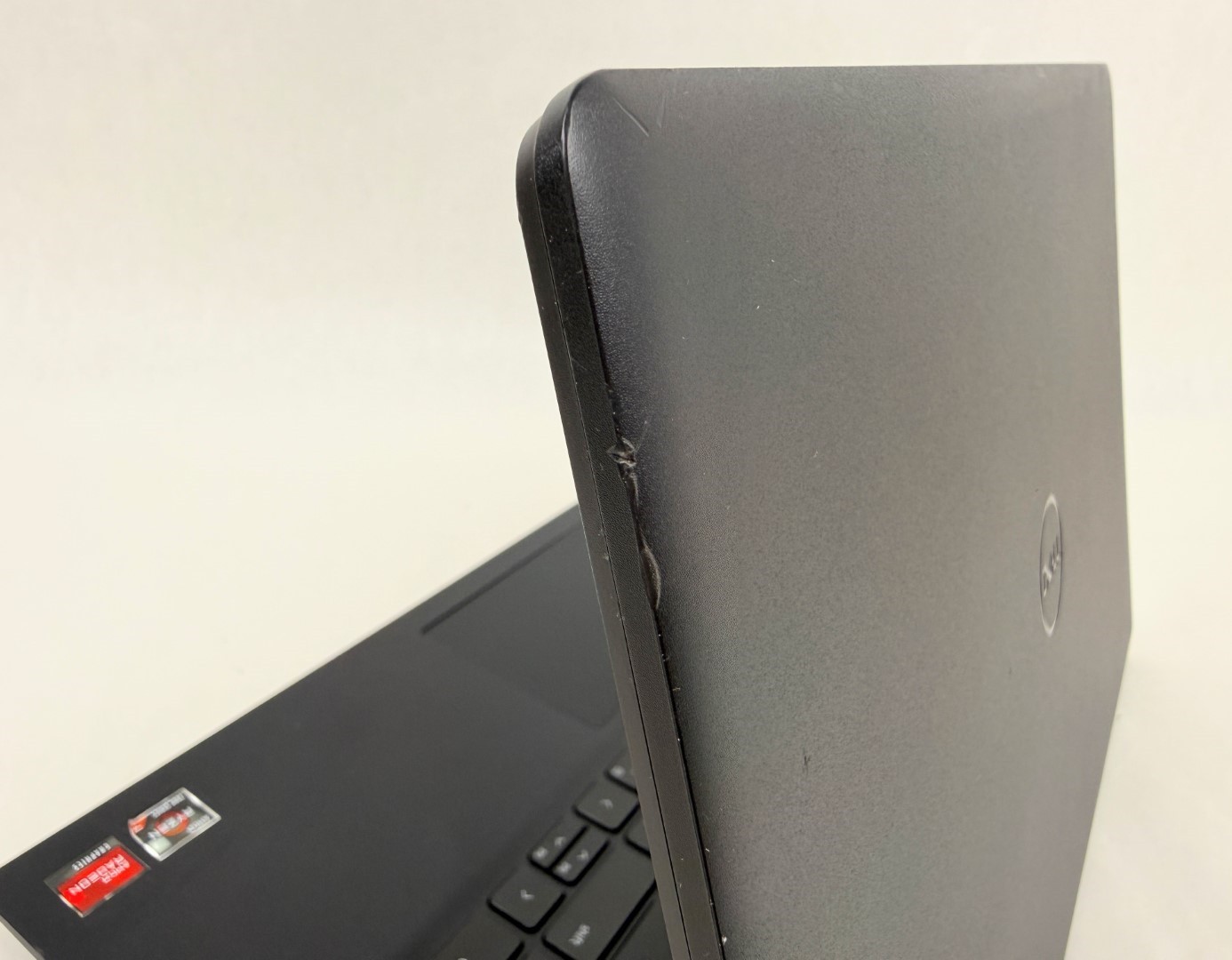 Dell Inspiron 15 3535 15.6″ FHD Touch Ryzen 7 7730U 16GB 512GB SSD W11 Scratches