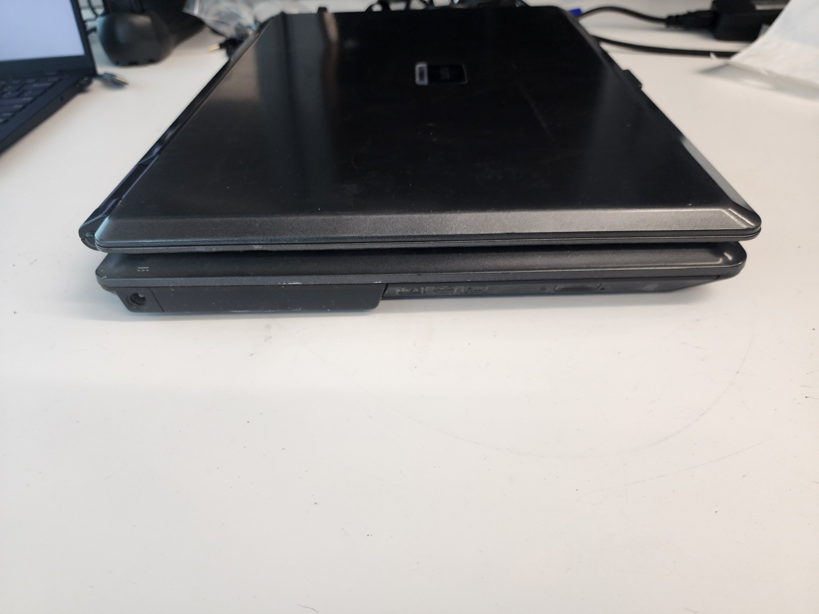 fujitsu lifebook n6470 n series Laptop Core 2 Duo T8300@2.40ghz 3gb Ram