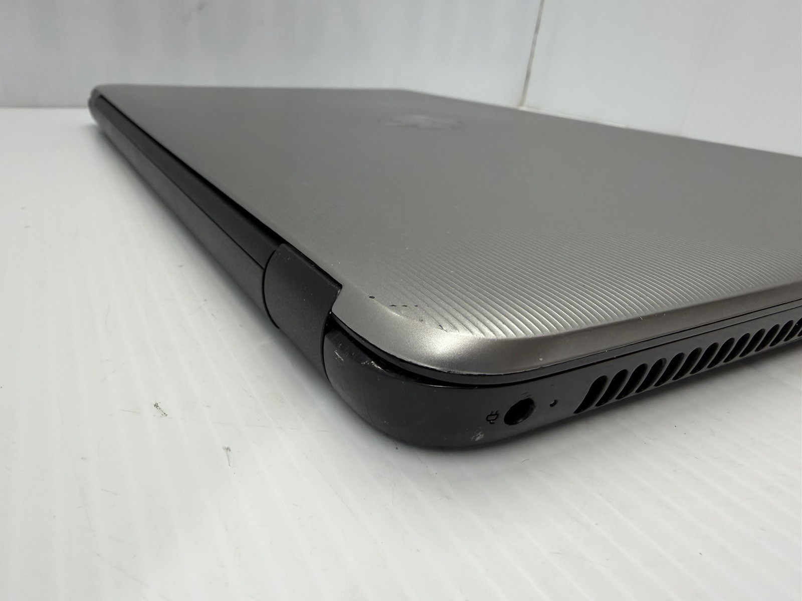 HP 15-BA030NR 932GB 6GB RAM 1007MB AMD Radeon R5 Graphics A8-7410 APU @ 2.20GHz