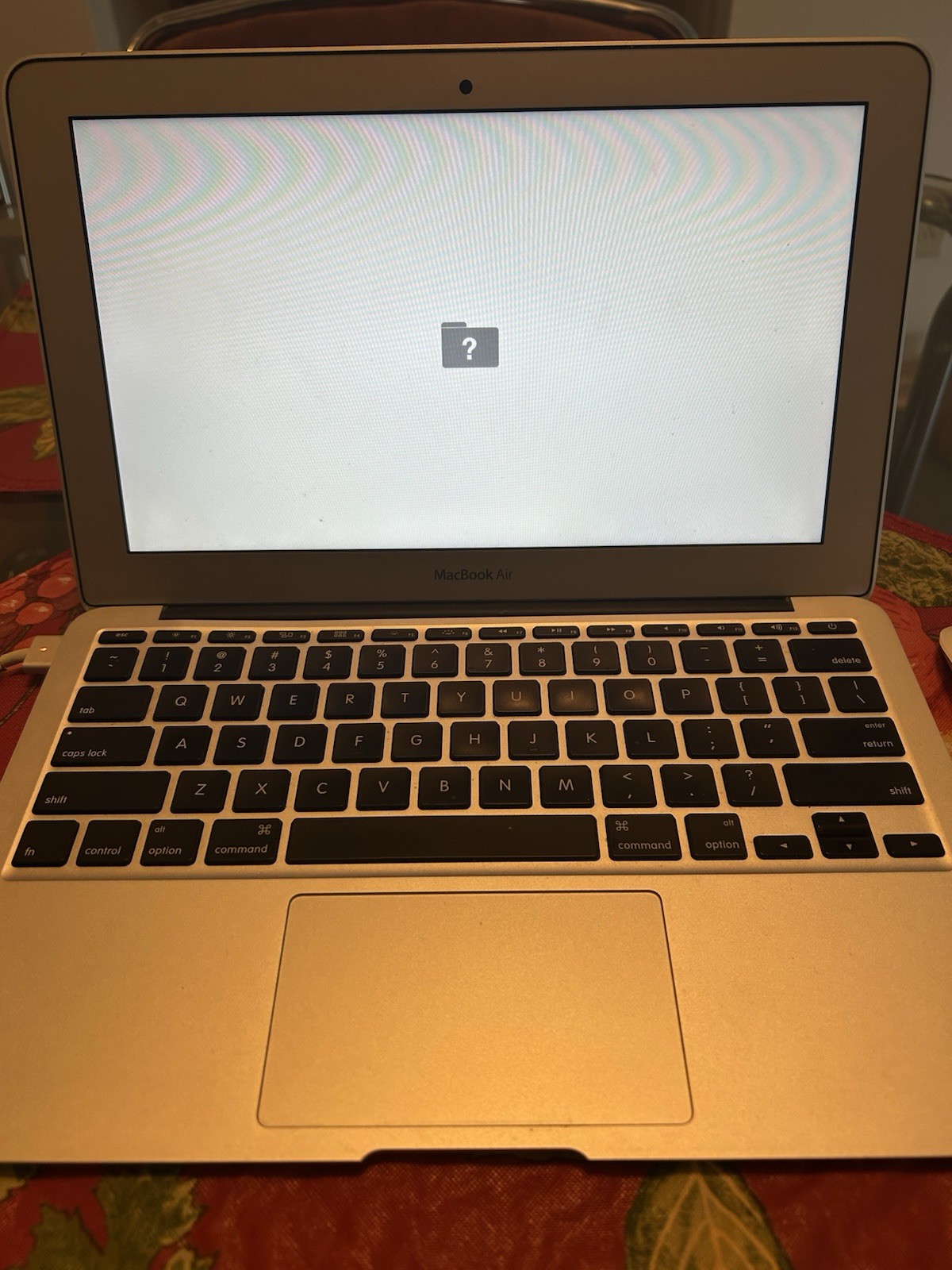 Mac Book Air 12” Silver 2012 For Parts With Charger And Wireless Mouse