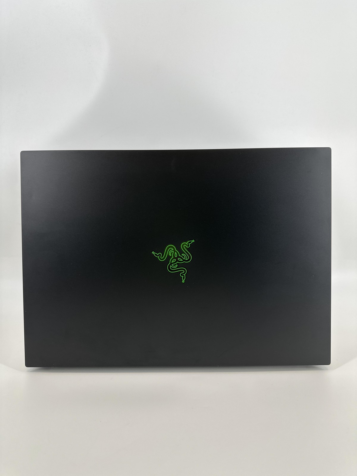 Razer Blade 16 240Hz QHD+ 2.0 GHz Ryzen AI 9 365 32GB 1TB SSD NVIDIA RTX 5070