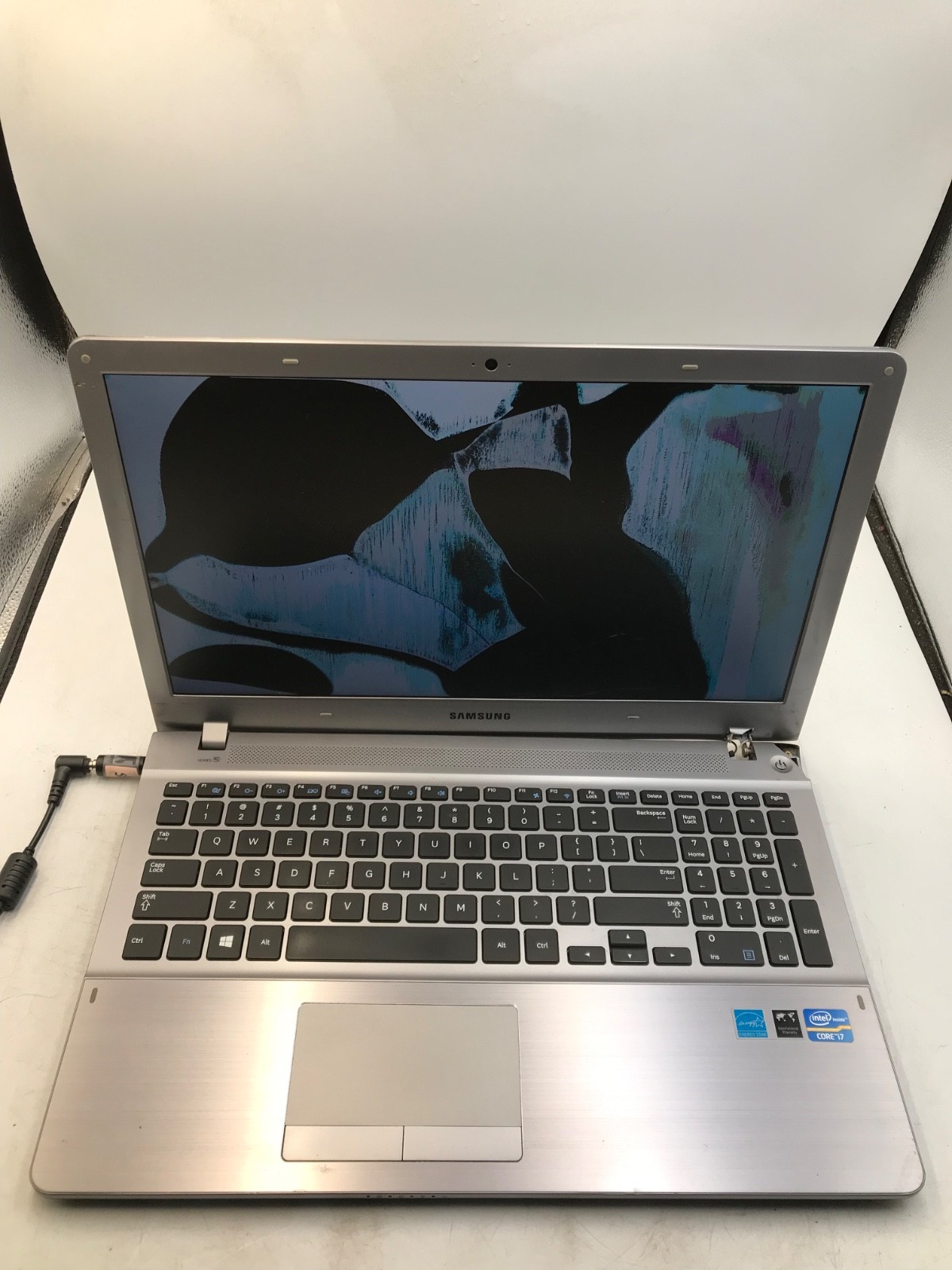 Samsung 510R Intel Core i7-3537U 15″ Laptop -BOOTS/BROKEN DISPLAY & HINGE- MZ