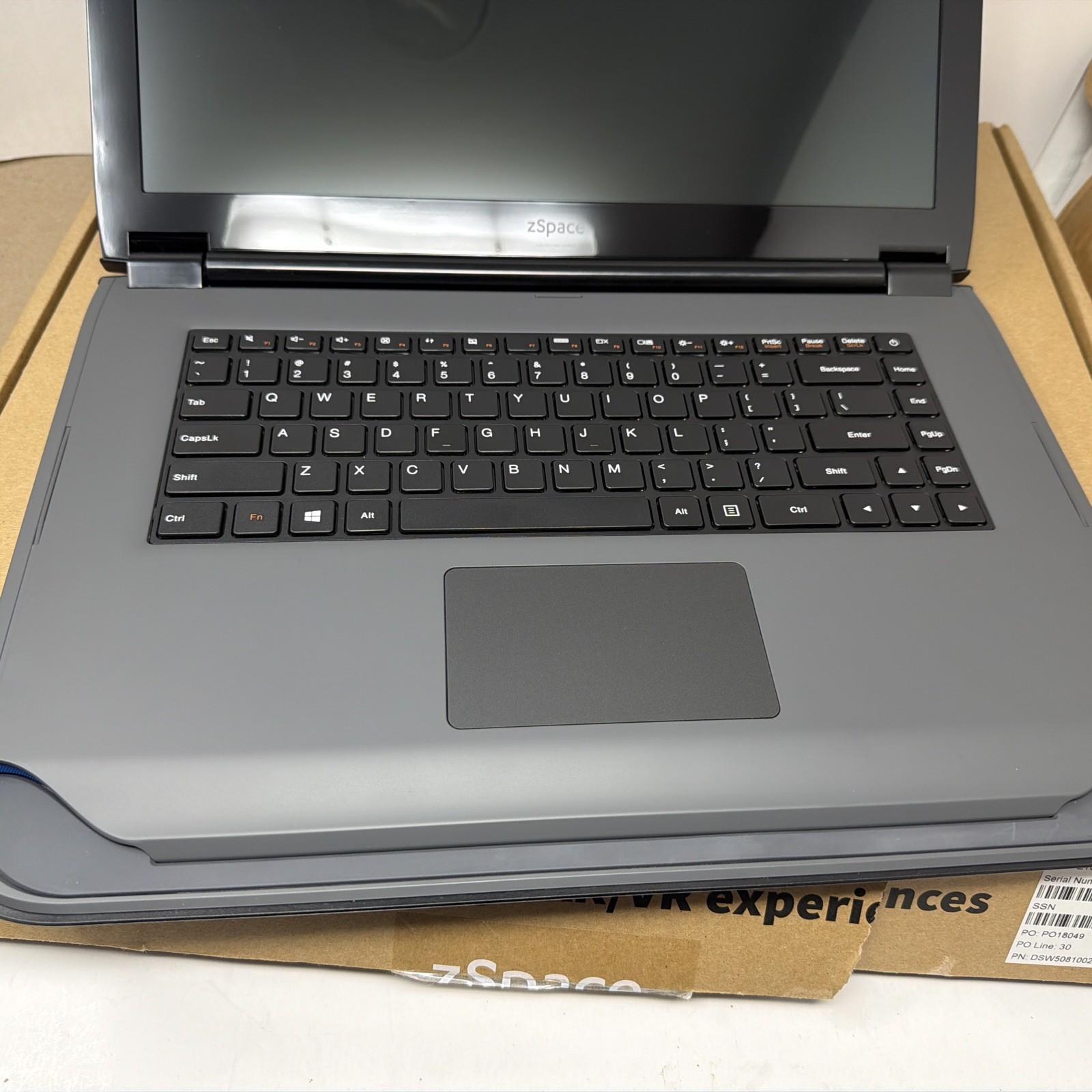 zSpace Original Edition W1847 15.6″ (A9-9420 – 8GB RAM – 128GB SSD – Win11Pro)