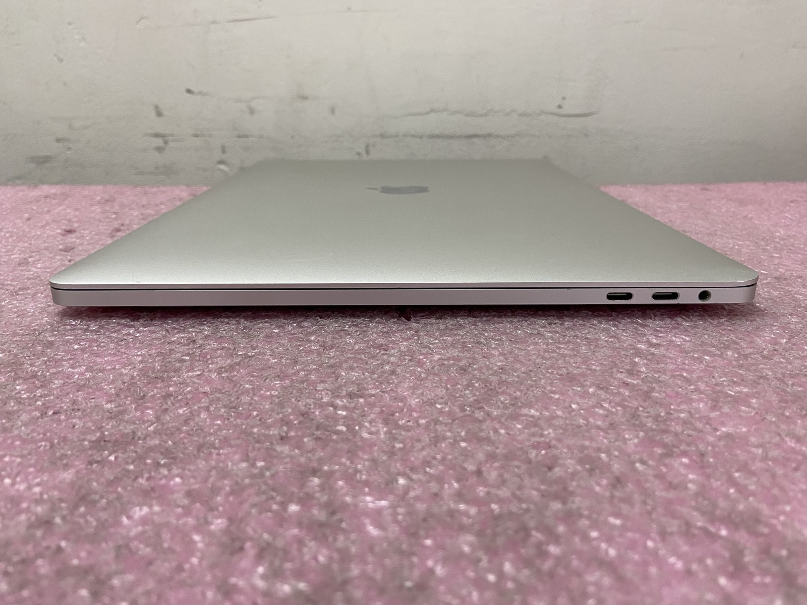 Apple MacBook Pro 2019 A1990 15.4″ i7-9750H 32GB RAM 512GB SSD *Read* – CLP43A