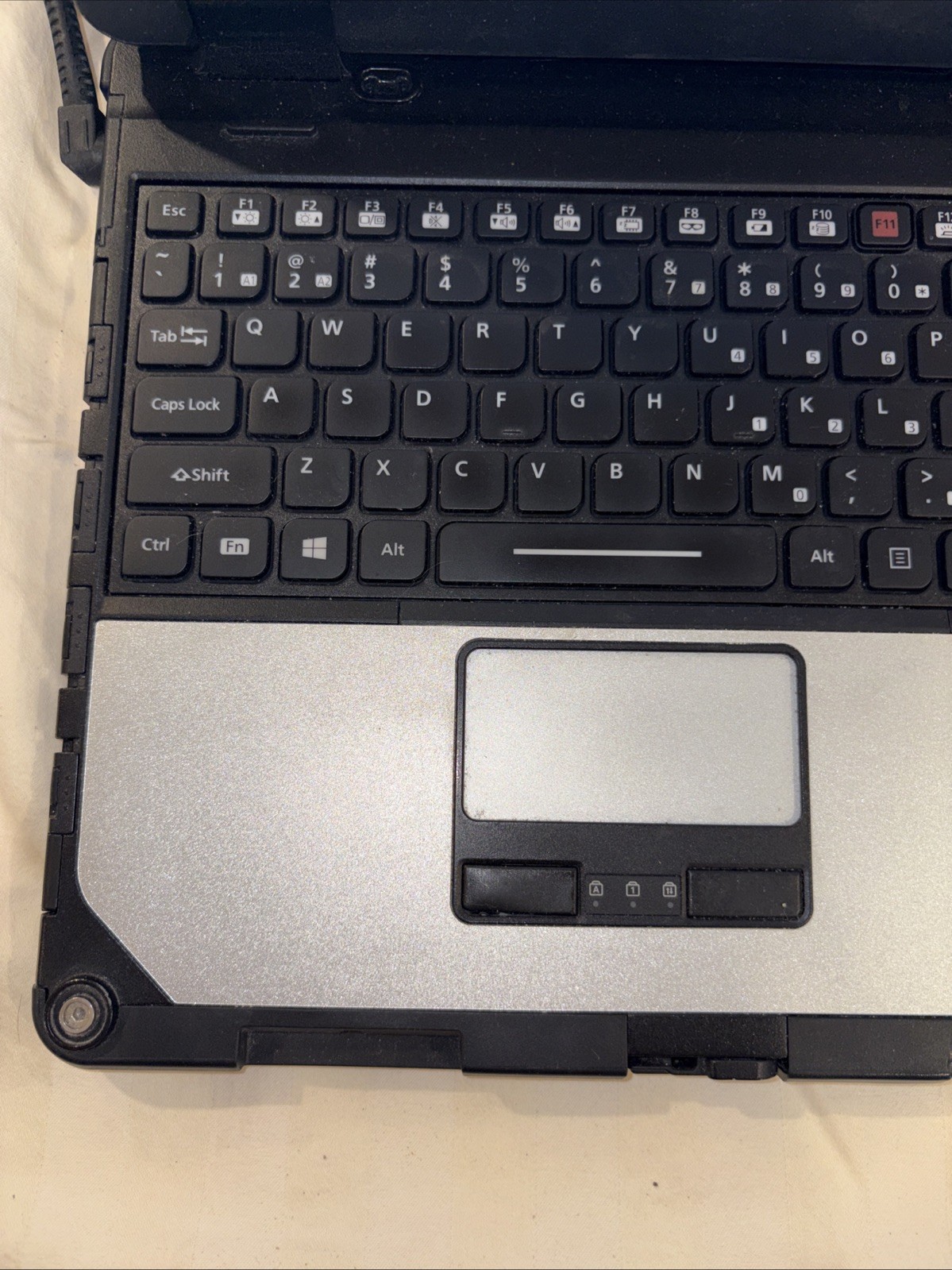 *Panasonic Toughbook CF-33 i5-7300U 2.6Ghz 8gb 256gb SSD Win 10 Pro