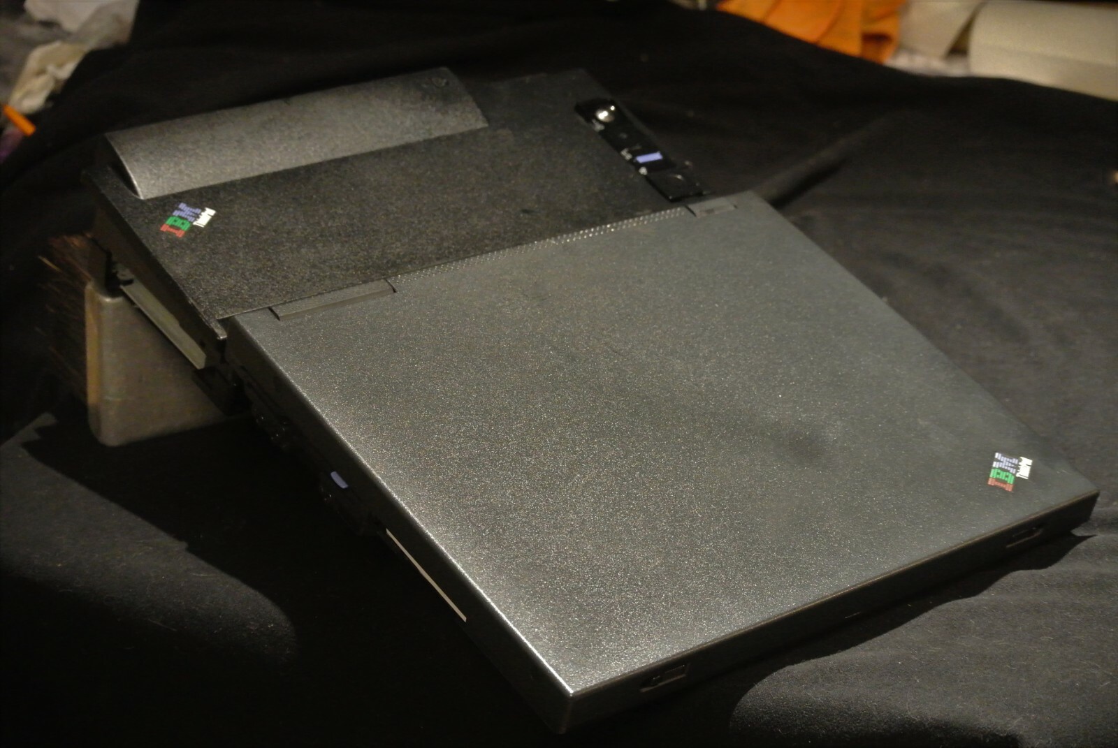 IBM THINKPAD RETRO Alienware like Laptop Windows 95 98 DOS Gaming SSD Pent 4