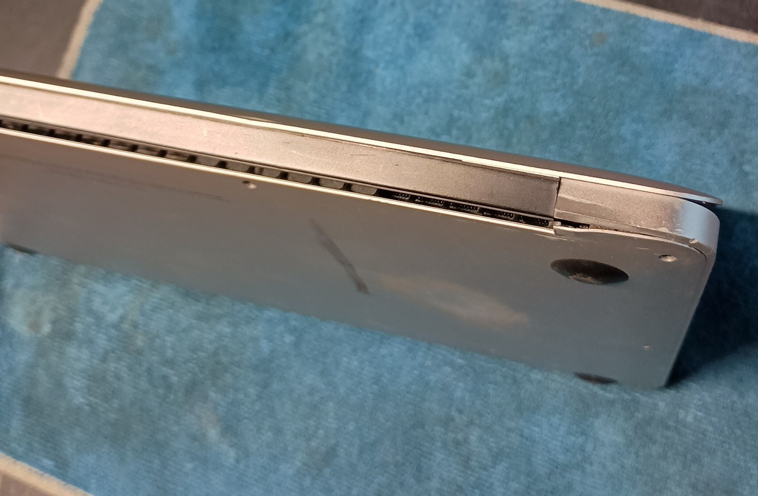 Apple Macbook Air Mid-2013 i5-4250U 4GB Laptop 13″ Boots NO SSD Part/Repair
