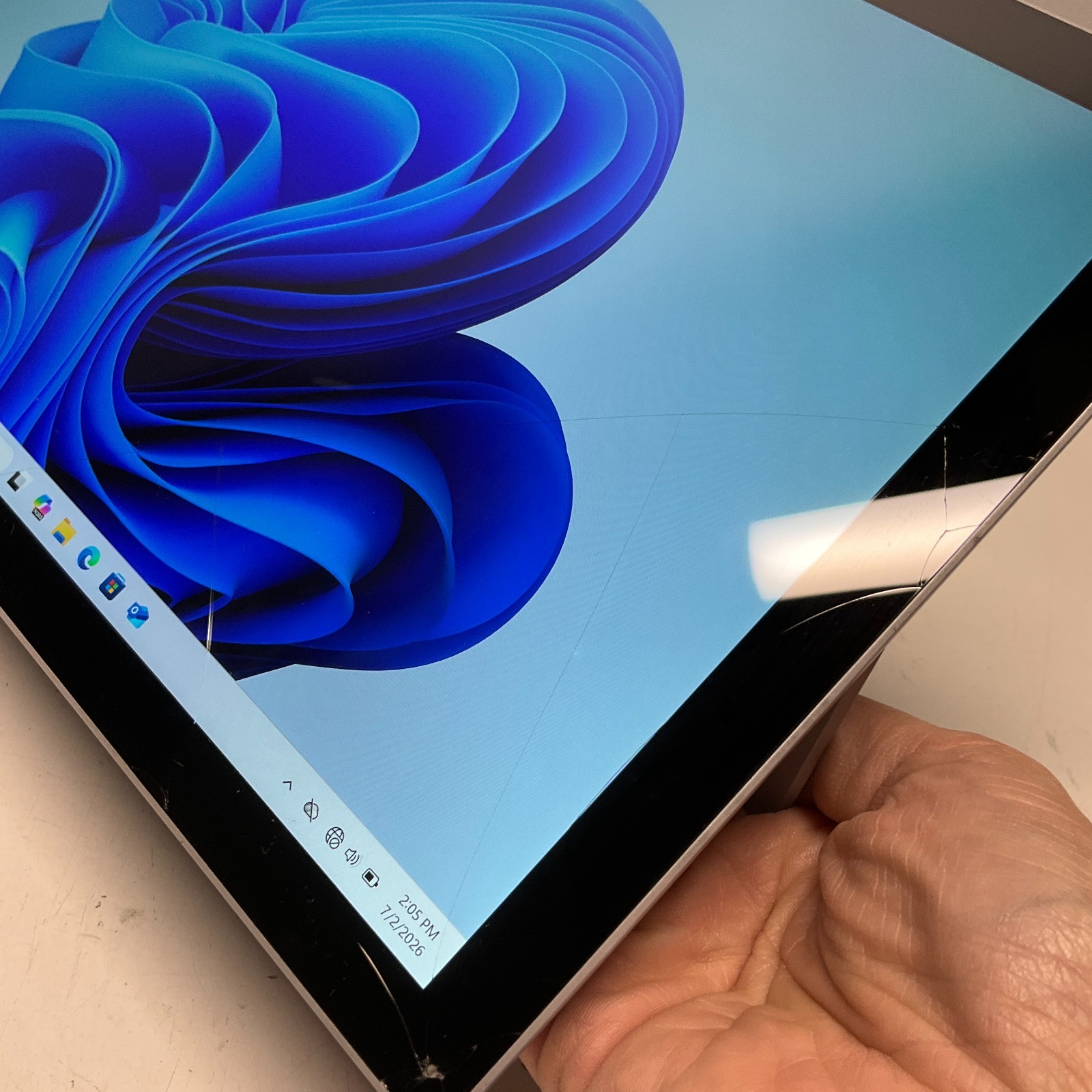 Microsoft Surface Pro 6 Intel i5-8350U @ 1.69GHz 8GB 128GB SSD Windows 11 READ