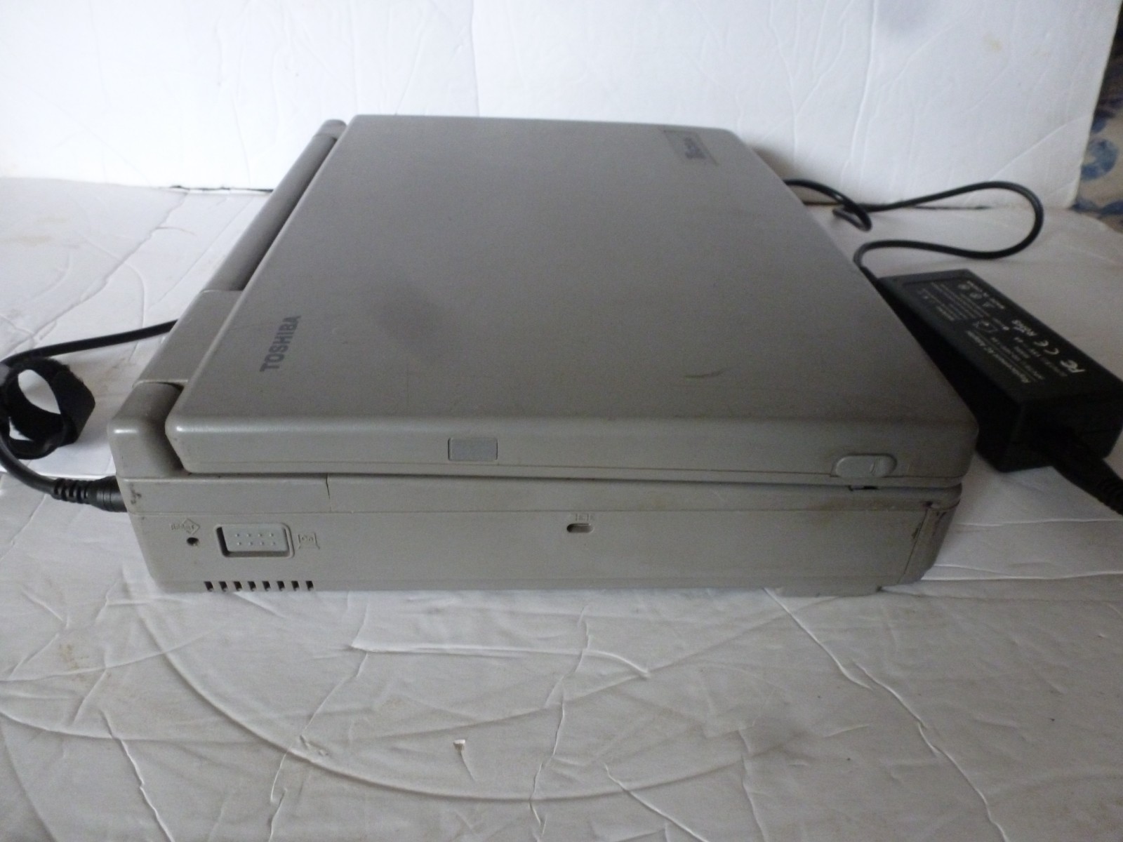 Vintage TOSHIBA TECRA Laptop 730XCDT/2.1 TESTED Windows 98