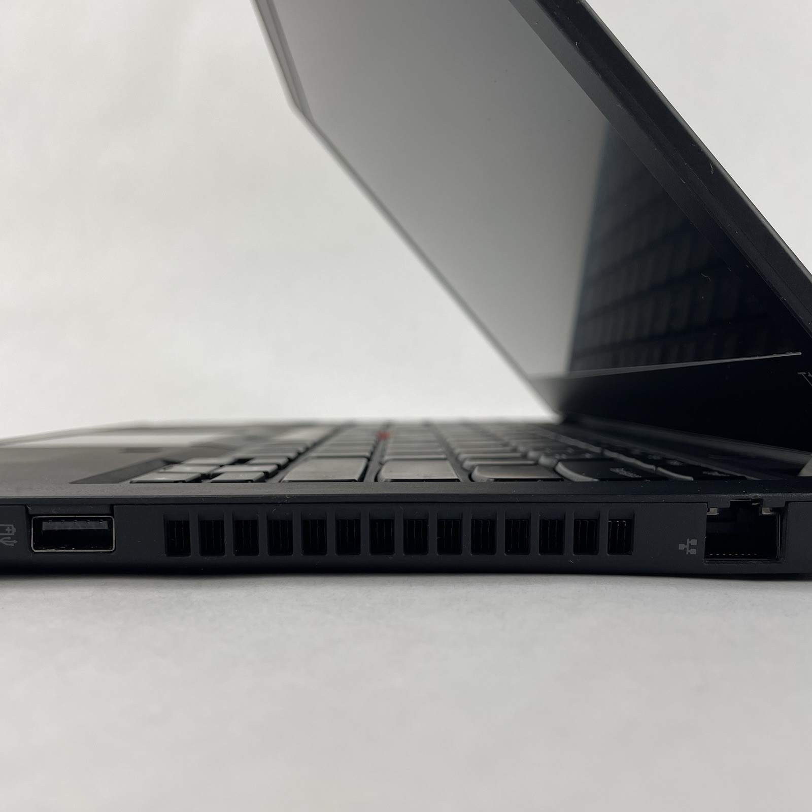 Lenovo ThinkPad T14 Gen 2a 14″ Ryzen7 Pro 5850U 1.90 GHz 16 GB RAM No SSD/OS/AC