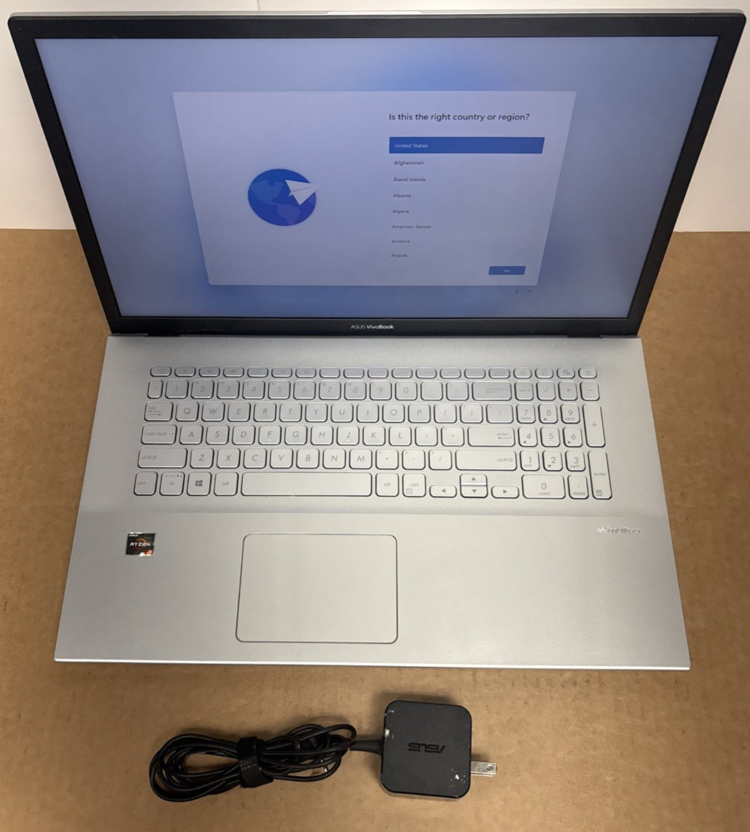 Asus Sonicmaster Amd Ryzen 3 256GB SSD AMD Radeon Graphics M712D