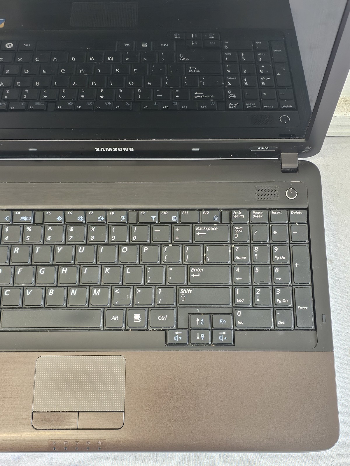 Samsung NP-R540 Laptop – Intel i3-M380 – 3GB RAM – 320GB HDD – Windows 10