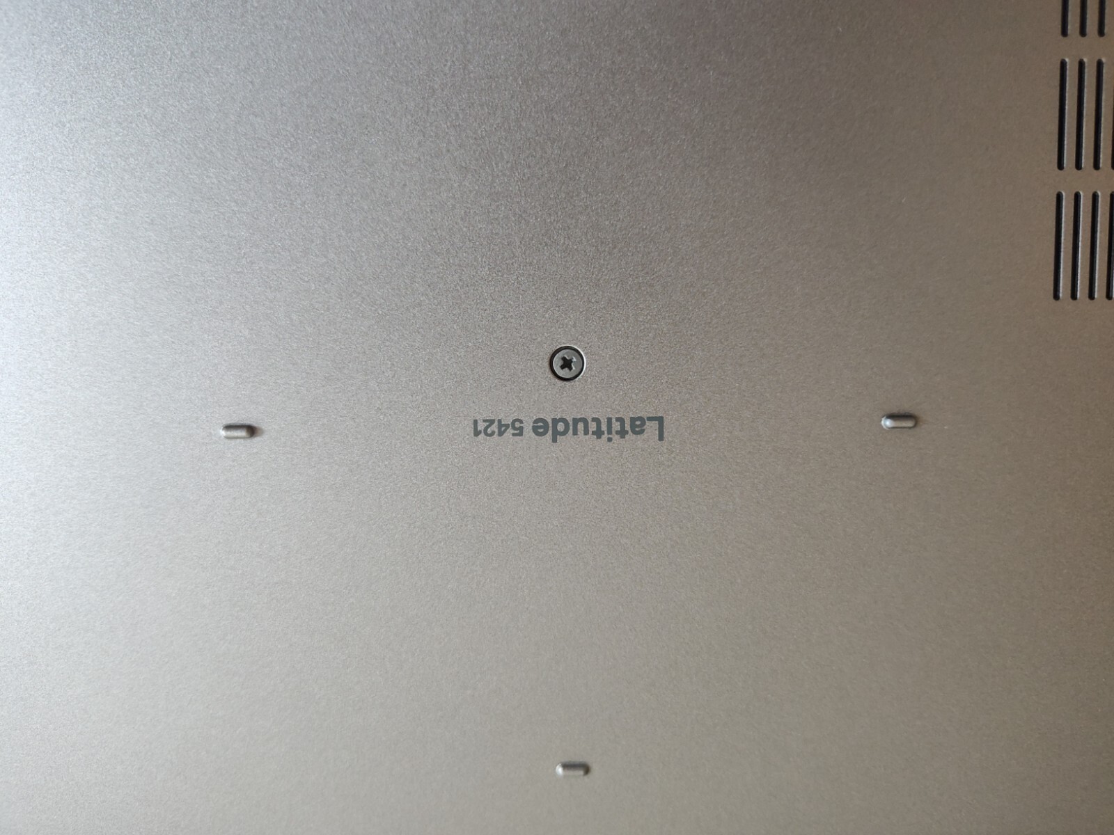 Dell Latitude 14 5421 14″ (256GB SSD, Intel Core i5 11th Gen., 4.60 GHz,…