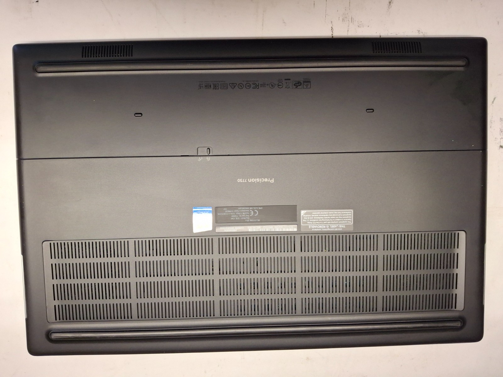 Dell Precision 7730 17.3″ Intel i5-8400H 16GB Quadro P3200 256GB SSD Win11P