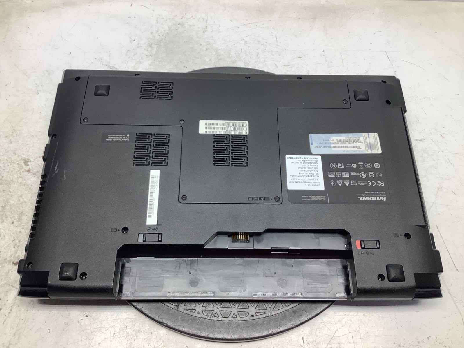 Lenovo V570 1066 Intel i5-2430M 2.4GHz 6 GB NO HDD/Battery