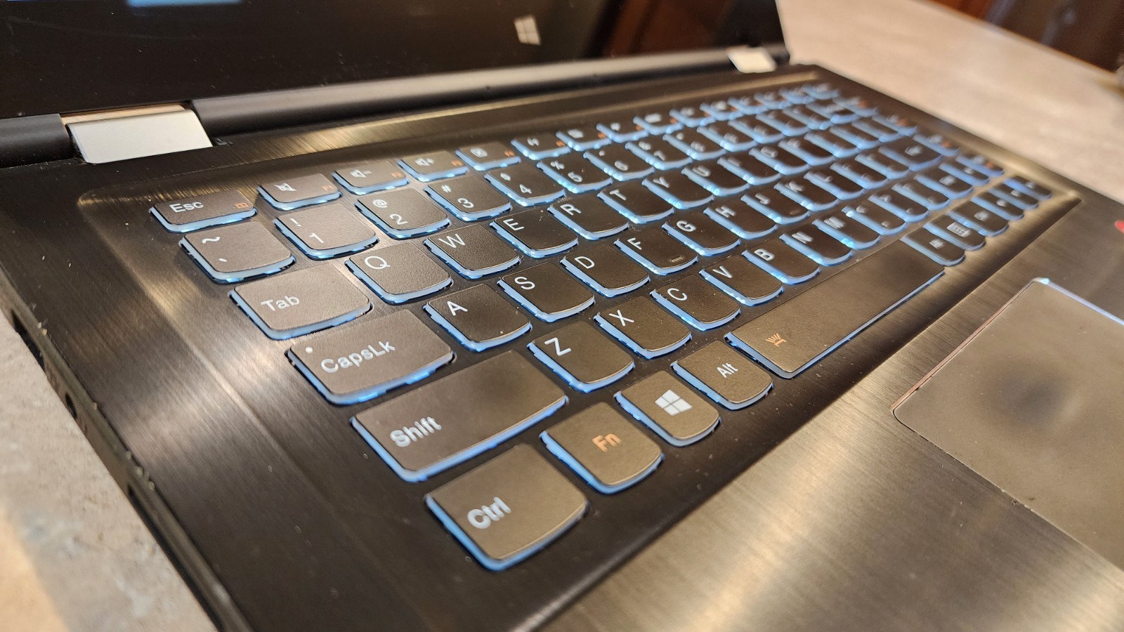 2-in-1 Touch Lenovo Yoga 3 80JH 14″ FHD i5-5200U 8GB RAM 256GB SSD Win 10